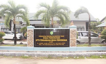 UPTD Pengawasan Benih Perkebunan Terima Penghargaan Abdi Bakti Tani 2015