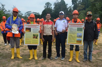 Disbun Latih Petugas Tanggap Atasi Kebakaran Lahan dan Kebun